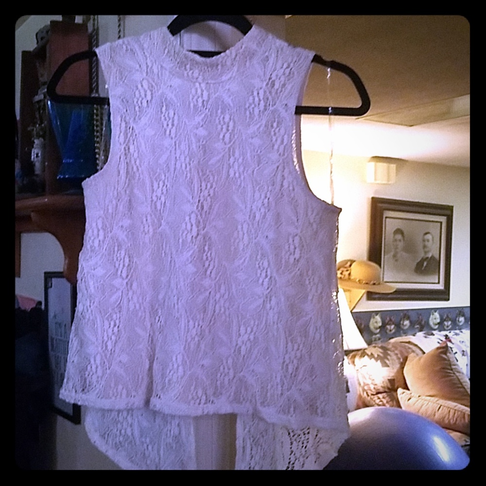 Egg white lace tank top
